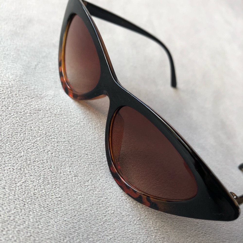Black with Tortoiseshell Cat Eye Sunglasses ~ Brand New